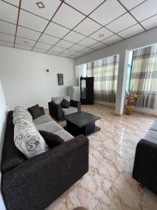 Khu vực ghế ngồi tại Nipun Apartment +12 ảnh