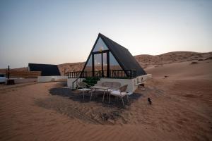 a small house in the middle of the desert at Marbella bungalows desert private camp in Bidiyah