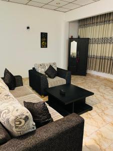 Khu vực ghế ngồi tại Nipun Apartment