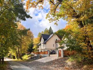 Budova, kde se farma nachází