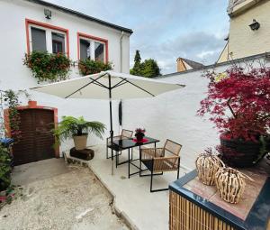 Το κτήριο όπου στεγάζεται  το διαμέρισμα