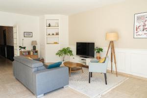 TV a/nebo společenská místnost v ubytování Cozy Family House Mérignac T5
