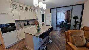 Η κουζίνα ή μικρή κουζίνα στο Audronašos apartamentai - self cheking- Gargžduose +10 φωτογραφίες