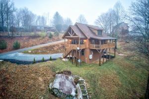 a large wooden house in the middle of a yard at Beaver Rock Lodge in Elk Park