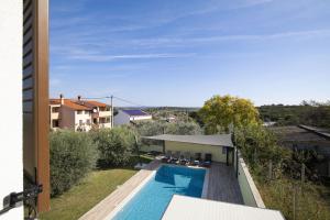 an overhead view of a swimming pool in a house at Captain Villa 2 km to the beach in Vintijan
