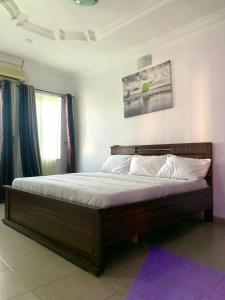 a bedroom with a large bed in a room at Reagal Apartments, WMachine, WiFi, 13 mins DRV from Ikeja, OPIC ESTATE in Agege