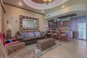 Χώρος καθιστικού στο Sonoran Sky