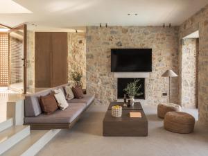 a living room with a couch and a fireplace at Terra Maina Villa in Avía