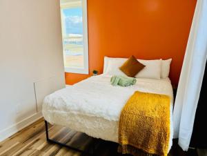 Giường trong phòng chung tại Short North Convention King Bed Free Parking!