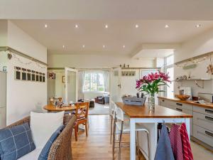 Dapur atau dapur kecil di 2 Bed in Harrogate 74981