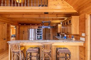 a kitchen with a center island in a log cabin at Whiskey Bear Escape in Fleetwood