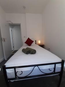 Postel nebo postele na pokoji v ubytování Carlisle October