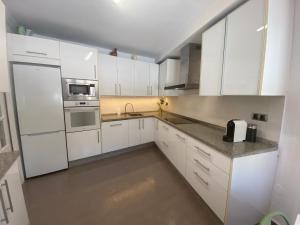 Køkken eller tekøkken på Casa Leamar, Private Pool, Rooftop view, Beach