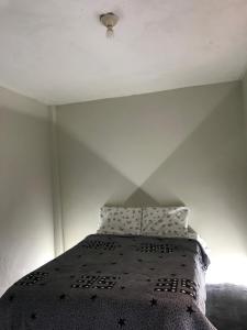 En eller flere senge i et værelse på Chiclayo Living Tu Apartamento Ideal en el Centro