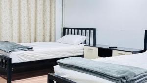 Postel nebo postele na pokoji v ubytování Aura Hostel