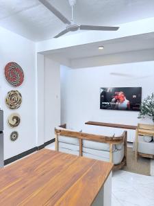 Μια τηλεόραση ή/και κέντρο ψυχαγωγίας στο Flora3