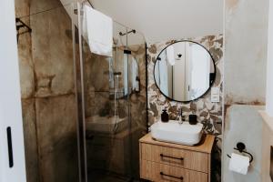 a bathroom with a sink and a mirror at HappyApartments - Malbork, Stare Miasto 35 in Malbork +28 photos