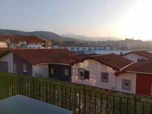 a group of houses with mountains in the background at Appartement Béhobie in Urrugne