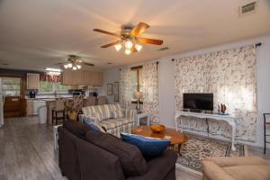 TV a/nebo společenská místnost v ubytování Corner Pocket