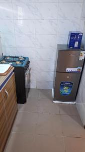 Η κουζίνα ή μικρή κουζίνα στο Rennyshouse 2 Bedroom Apartments in Lagos