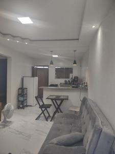 Kuchyň nebo kuchyňský kout v ubytování Casa com 2 Quartos e Churrasqueira, No Alto da Rasa