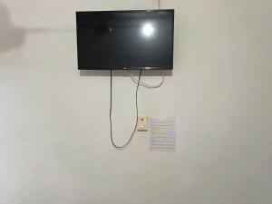 a flat screen tv hanging on a wall at Hotel Efata in Apartadó +37 photos