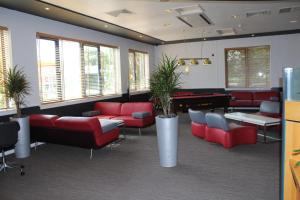 Zona de lounge sau bar la ibis Cardiff Gate - International Business Park