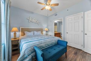 Voodi või voodid majutusasutuse Stylish Resort Condo! Steps to Beach & Restaurants! by Dolce Vita Getaways PCB toas +53 fotot