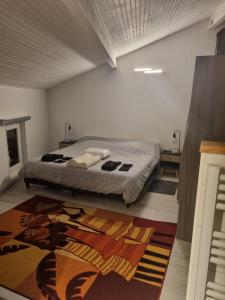 a bedroom with a bed and a rug on the floor at bien-être in Bourg-sur-Gironde