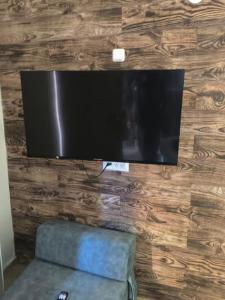 Μια τηλεόραση ή/και κέντρο ψυχαγωγίας στο Kasa R