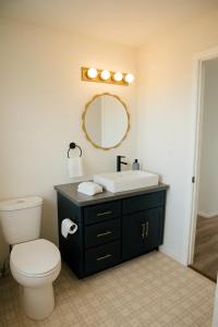 Φωτογραφία από το άλμπουμ του Hot-tub, Games Room, Walk-in Sauna, 7 BM, 15 mins to Waterton σε Mountain View +58 φωτογραφίες