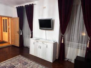 Et tv og/eller underholdning på Velvet Sforii Residence