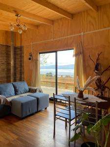 a living room with a couch and a table at Cabaña el tilo in Lago Ranco