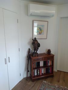 Η βιβλιοθήκη της παραθεριστικής κατοικίας