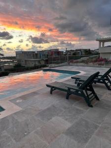 Bazén v ubytování OneLoveVilla, Oceanview beach house, Whitehouse JA nebo v jeho okolí