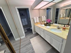 Foto dalla galleria di Charming & Cozy 2-Bedroom in the Heart of Cathedral City! a Cathedral City