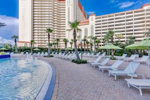 Bassein majutusasutuses Stylish Resort Condo! Steps to Beach & Restaurants! by Dolce Vita Getaways PCB või selle lähedal