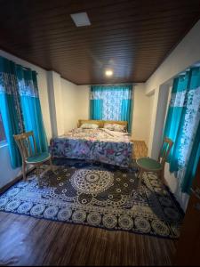 Una cama o camas en una habitación de Sungava homestay