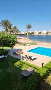 Πισίνα στο ή κοντά στο Nayah Stays, Joubal Lagoons Terrace