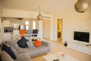 Χώρος καθιστικού στο Nayah Stays, Joubal Lagoons Terrace