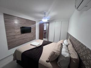 En eller flere senge i et værelse på Apartamento aconchegante vista mar e piscina em cond de Arraial do Cabo + 108 billeder