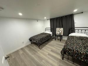 a room with two beds in a room at Modern 2 Bedroom Suite, Excellent Location Near Downtown & Airport in Kitchener