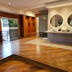 a bathroom with a wooden floor and a sink at Green Palace Hotel Boutique in Asuncion +2 photos