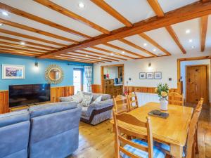 a living room with a table and a couch at Seaton Cottage - Uk31990 in Staithes