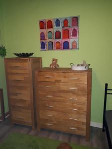 a wooden dresser in a room with a painting on the wall at Wahlmann bed &breakfast in Hannover
