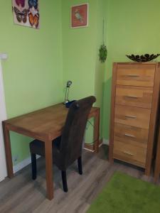 a wooden desk with a chair and a dresser at Wahlmann bed &breakfast in Hannover