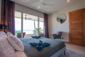 Χώρος καθιστικού στο C242 Panoramic Sea View 2BR Infinity Pool & Gym +36 φωτογραφίες