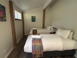 a room with two beds in a room at Valley Cottage, Treeton winery, Margaret River in Cowaramup +5 photos