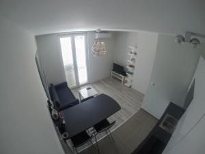 Televízia a/alebo spoločenská miestnosť v ubytovaní Nautika Apartment
