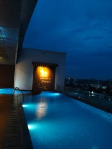 Πισίνα στο ή κοντά στο Beezie Hotel